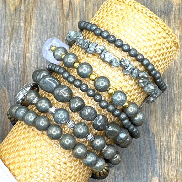 pyrite beaded bracelet /manifesting will power and clarity/ super dainty - Picture 3 of 7
